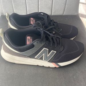USED New Balance 009 / size 9 / excellent condition